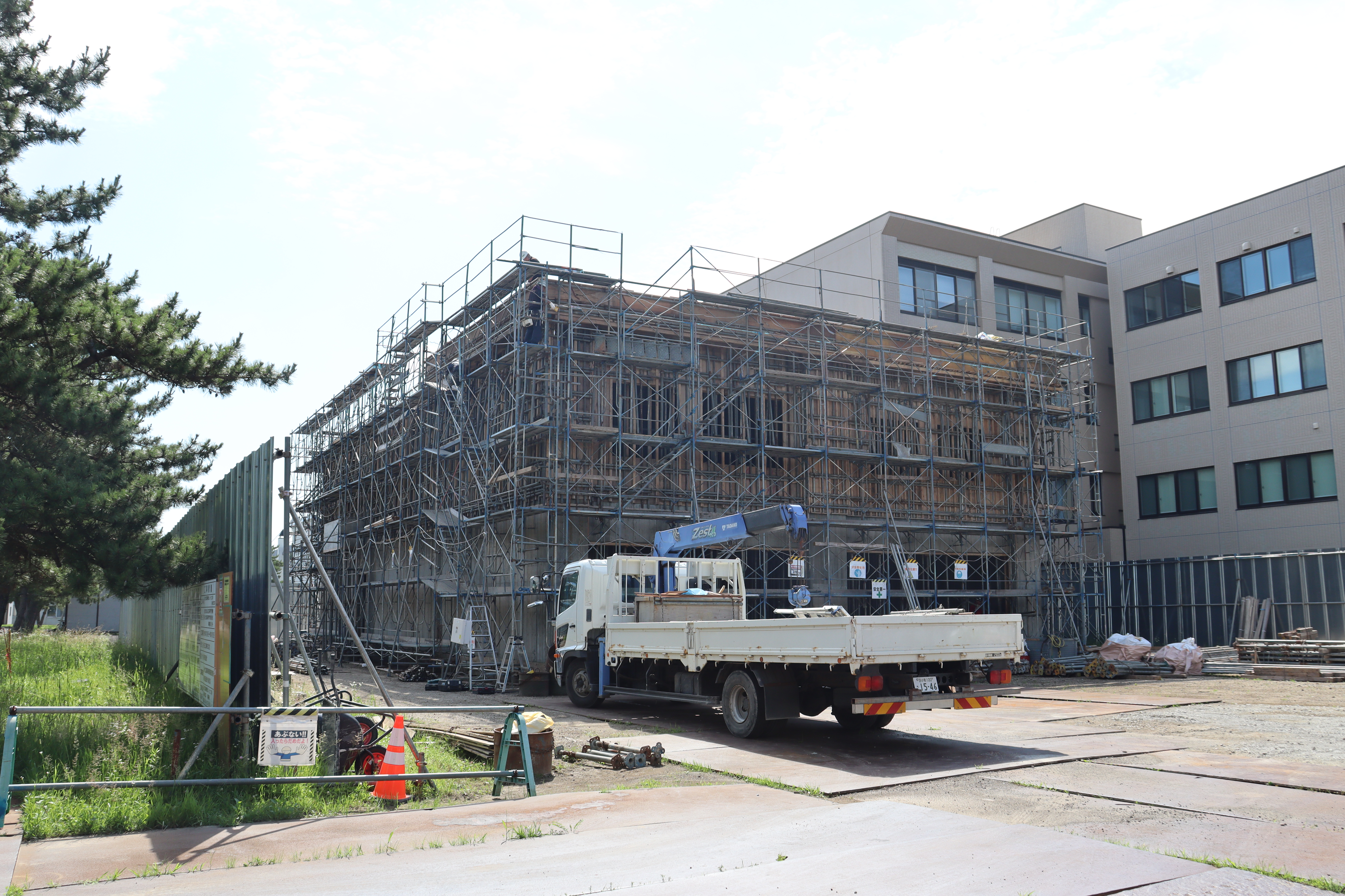 2026.07.21 建設工事は3階部分のコンクリート打設作業に入っています。建物全体の大きさや形がイメージできるようになってきました。